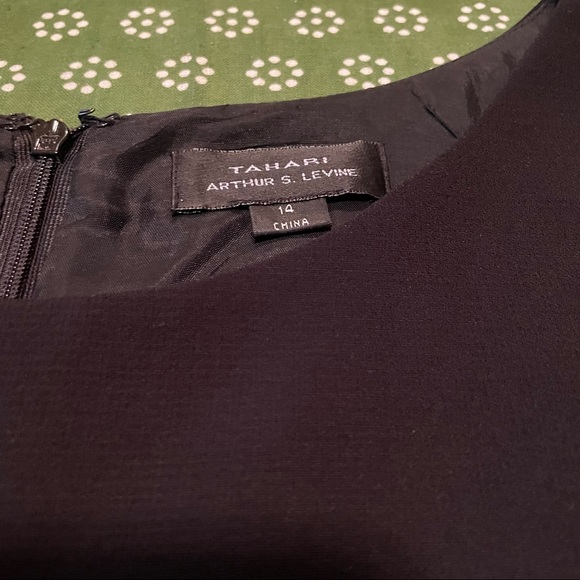 Tahari black sleeveless dress size 14 NWT - Picture 3 of 6